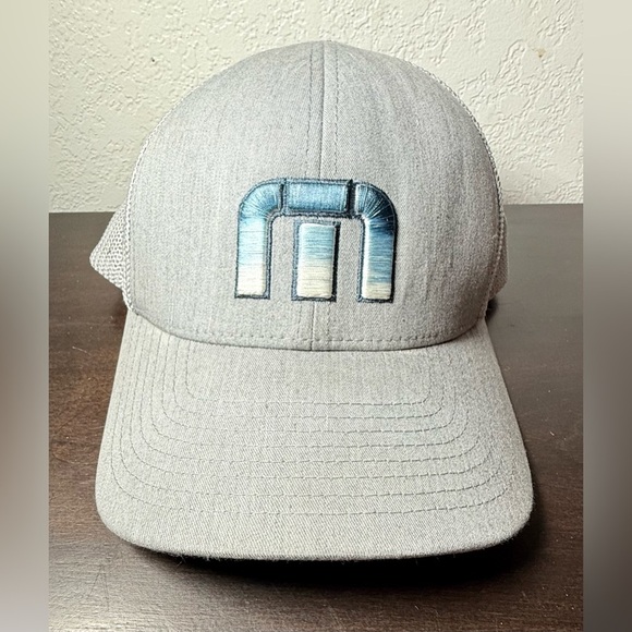 Travis Matthew Gray Cap with Blue Logo Snap back - Picture 1 of 3